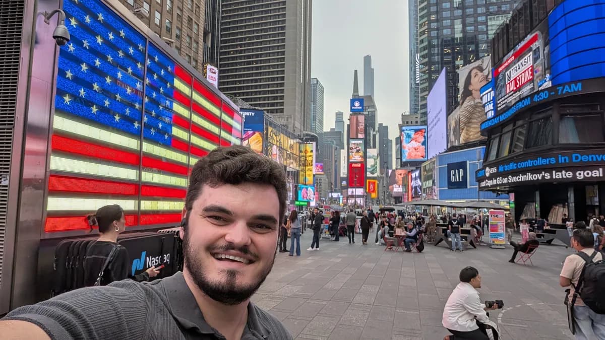 Giovanni selfie with American flags in NYC